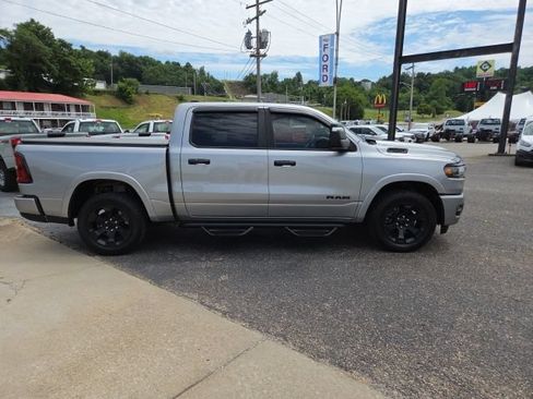 Used 2025 RAM 1500 Big Horn AWD/4WD image 9