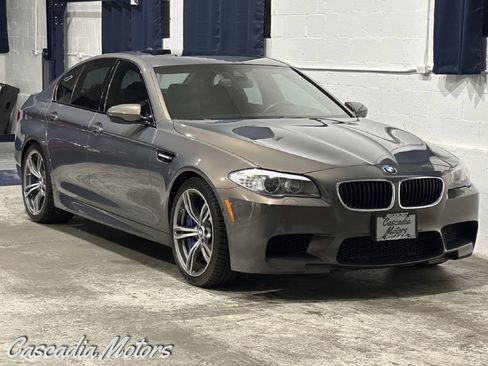 Used 2013 BMW M5 image 1