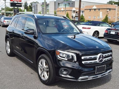Used 2020 Mercedes-Benz GLB 250 4MATIC w/ Premium Package image 16