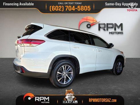 Used 2017 Toyota Highlander XLE w/ Carpet Mat Package FWD image 6