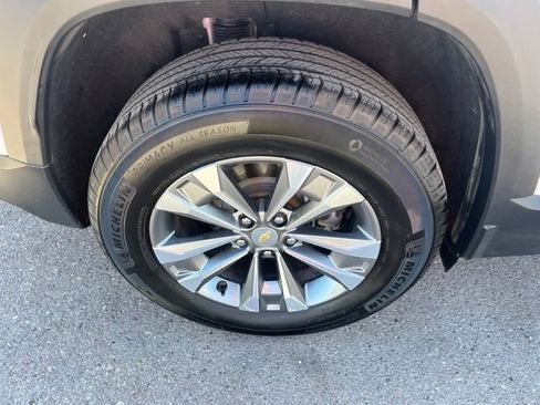 Used 2025 Chevrolet Equinox LT AWD/4WD image 16