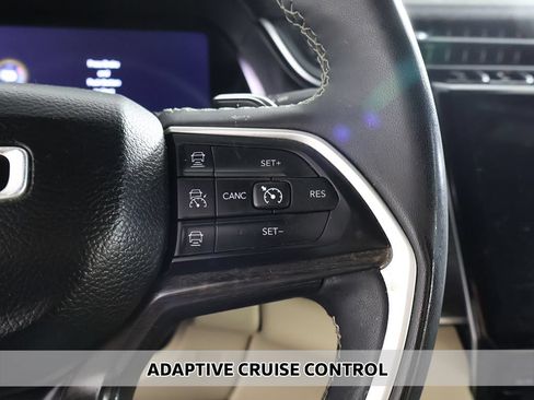 Used 2023 Jeep Grand Cherokee L Limited AWD/4WD image 4