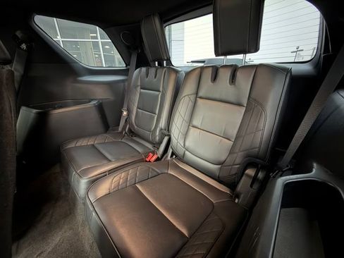 Used 2018 Ford Explorer Platinum image 16