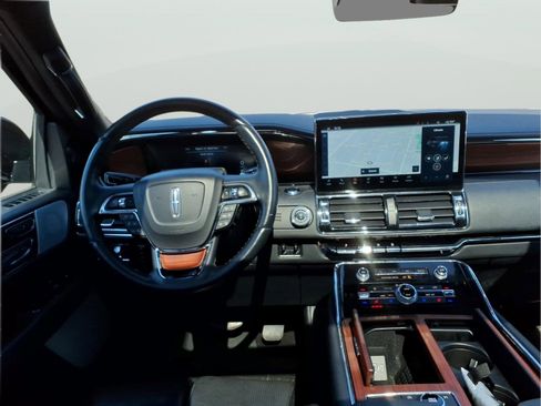 Used 2024 Lincoln Navigator L Reserve image 10