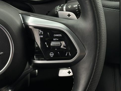 Used 2023 Jaguar F-PACE SVR image 17