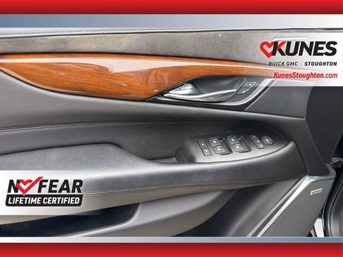 Used 2020 Cadillac Escalade Premium Luxury image 16