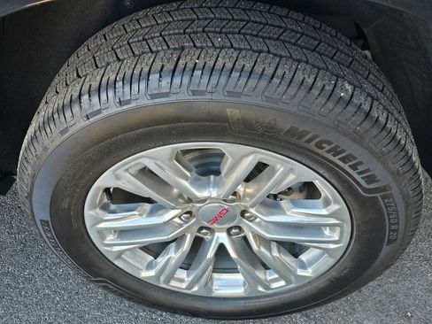 Used 2023 GMC Yukon XL SLT image 40