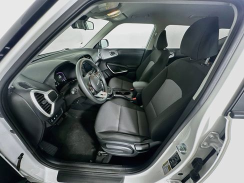 Used 2025 Kia Soul LX w/ LX Technology Package FWD image 13