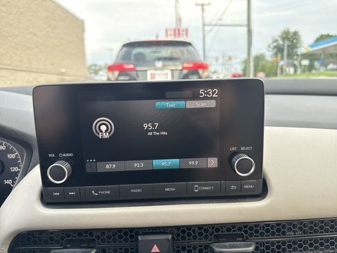 Used 2024 Honda HR-V LX image 18