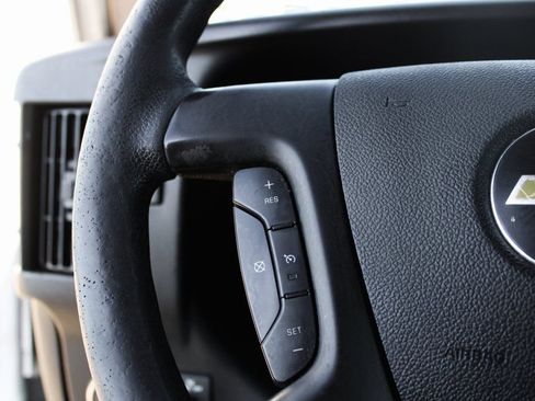 Used 2016 Chevrolet Express 2500 RWD image 18