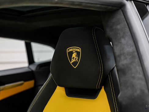 Used 2021 Lamborghini Urus AWD/4WD image 42