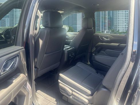Used 2024 Chevrolet Suburban LT RWD image 7