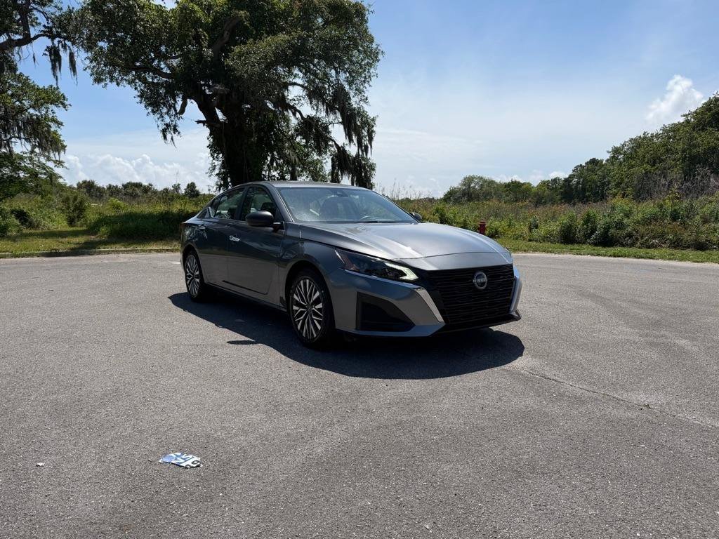 Used 2025 Nissan Altima 2.5 SV FWD image 7