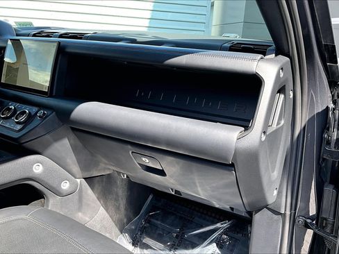 Used 2024 Land Rover Defender 110 Carpathian Edition image 16