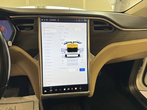 Used 2016 Tesla Model X 90D image 18