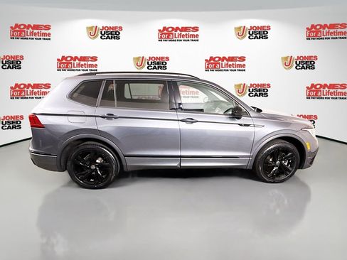 Used 2024 Volkswagen Tiguan SE R-Line image 17
