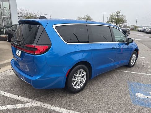 New 2026 Chrysler Pacifica Select image 28