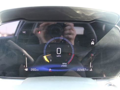 Used 2025 Chevrolet Trax LT w/ LT Convenience Package image 32