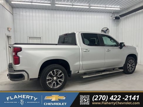 Used 2022 Chevrolet Silverado 1500 LT image 2