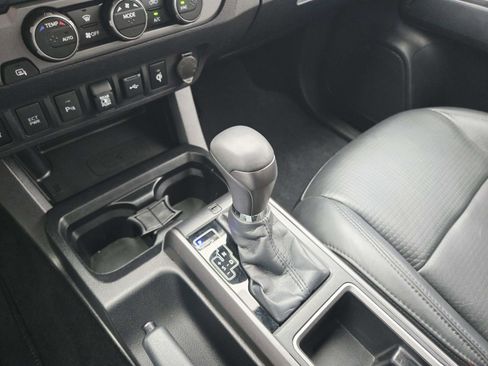 Used 2020 Toyota Tacoma TRD Off-Road w/ TRD Premium Off Road Package image 37