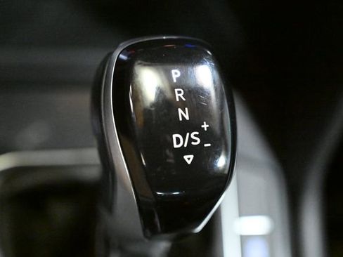 Used 2024 Volkswagen Tiguan SE image 28