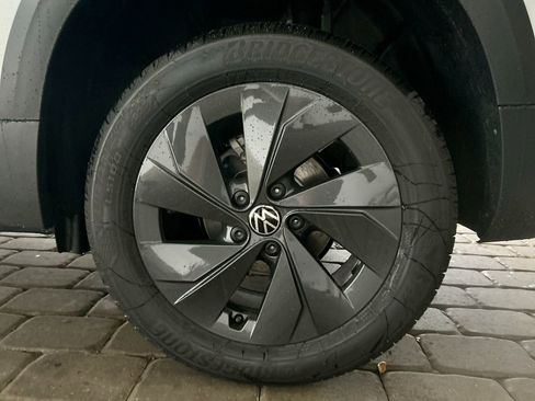 New 2026 Volkswagen Taos S image 38