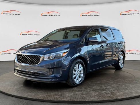 Used 2017 Kia Sedona LX w/ LX Essentials Premium Package image 1