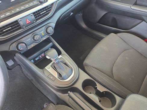 Used 2020 Kia Forte LXS FWD image 24