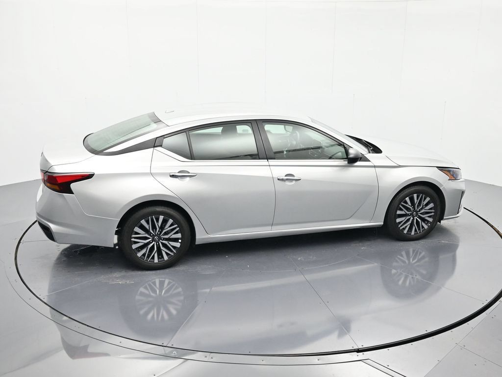Certified 2025 Nissan Altima 2.5 SV FWD image 31