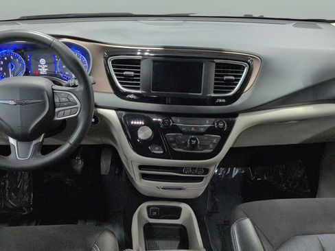 Used 2023 Chrysler Voyager LX FWD image 17