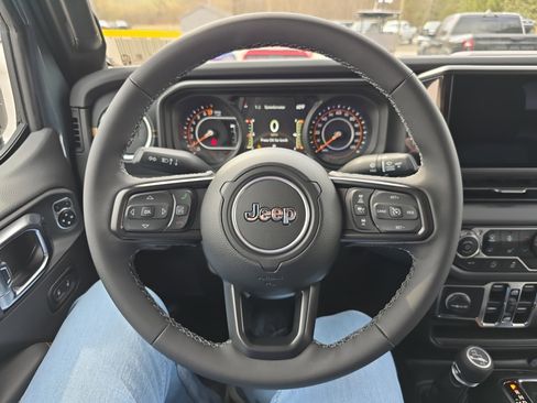 New 2025 Jeep Gladiator Sport w/ Premium Package image 19