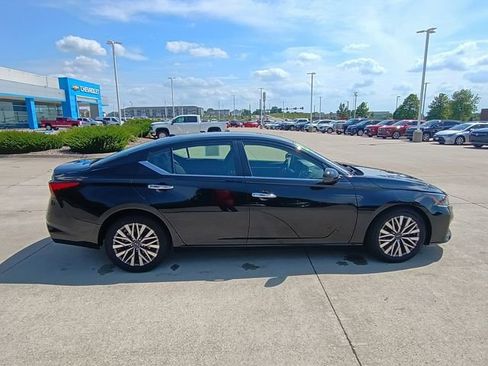 Used 2023 Nissan Altima 2.5 SV FWD image 13