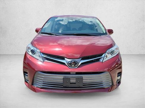 Used 2020 Toyota Sienna XLE w/ XLE Navigation Package FWD image 2