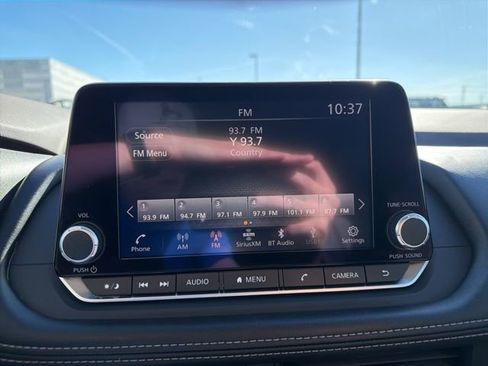 Used 2023 Nissan Rogue SV w/ SV Premium B Package image 23