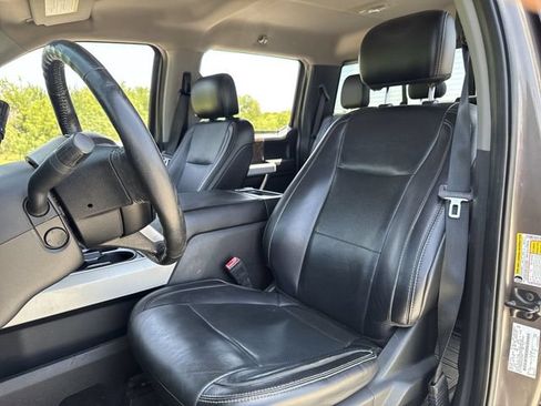 Used 2019 Ford F250 Lariat w/ Lariat Ultimate Package AWD/4WD image 11