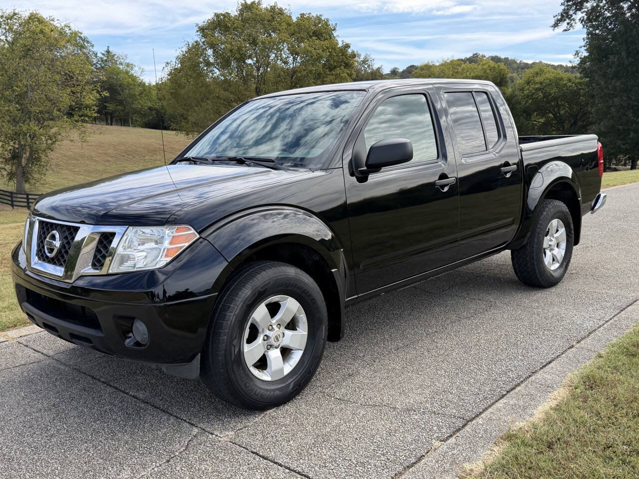 Used 2012 Nissan Frontier SV AWD/4WD image 3