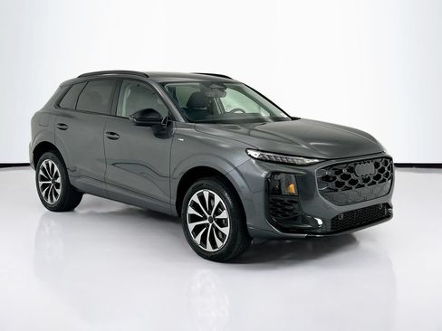 Used 2026 Audi Q3 quattro 2.0T w/ Driver Assistance Package AWD/4WD image 3
