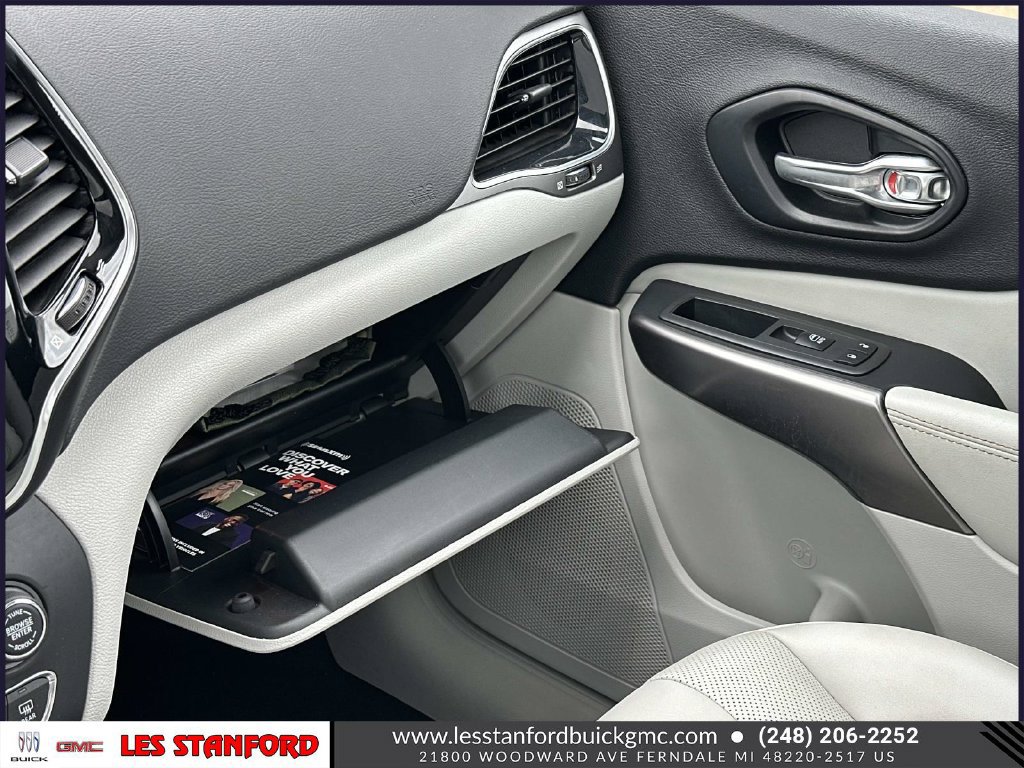 Used 2022 Jeep Cherokee Limited AWD/4WD image 34