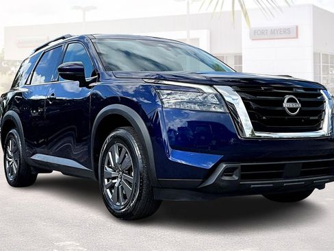 Used 2024 Nissan Pathfinder SV image 1