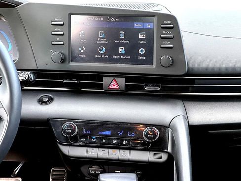 Used 2025 Hyundai Elantra Sport image 29