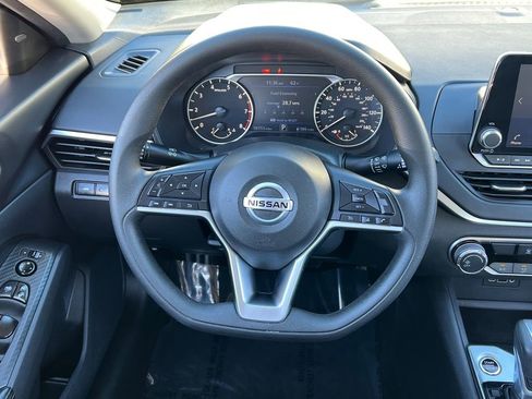 Used 2022 Nissan Altima 2.5 SV image 17