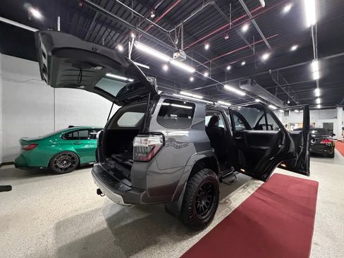 Used 2018 Toyota 4Runner TRD Off-Road Premium AWD/4WD image 61