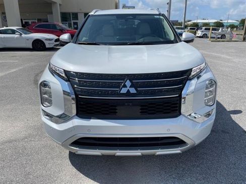 Used 2023 Mitsubishi Outlander SEL image 2