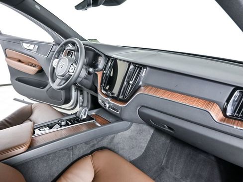 Certified 2023 Volvo XC60 B5 Plus w/ Protection Package Premier AWD/4WD image 24