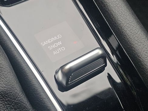 New 2025 Jeep Compass Latitude w/ Sun & Sound Group image 33