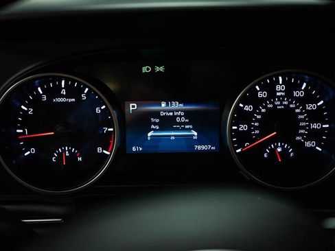 Used 2022 Kia Carnival LX FWD image 17