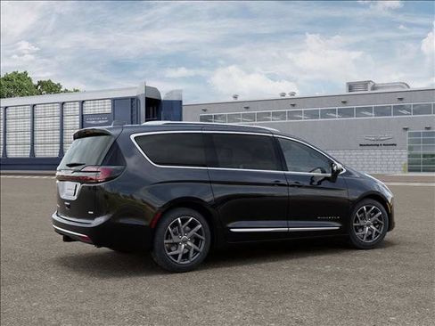 New 2027 Chrysler Pacifica Pinnacle w/ Theater Group AWD/4WD image 4