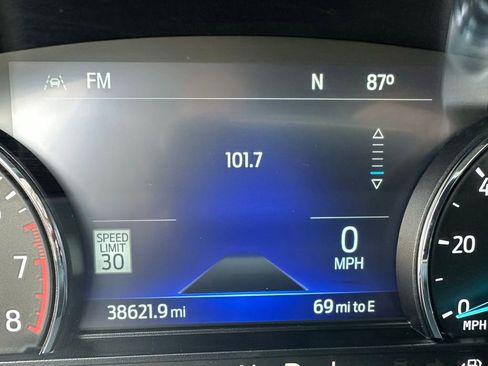 Used 2024 Ford Explorer Limited image 5