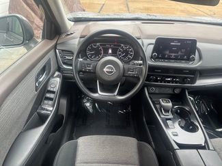 Used 2023 Nissan Rogue SV video 2