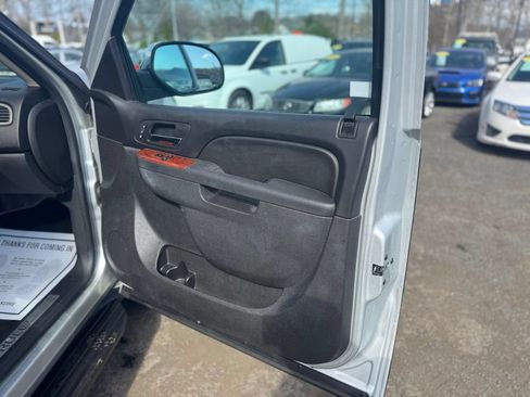 Used 2013 Chevrolet Avalanche LTZ AWD/4WD image 47